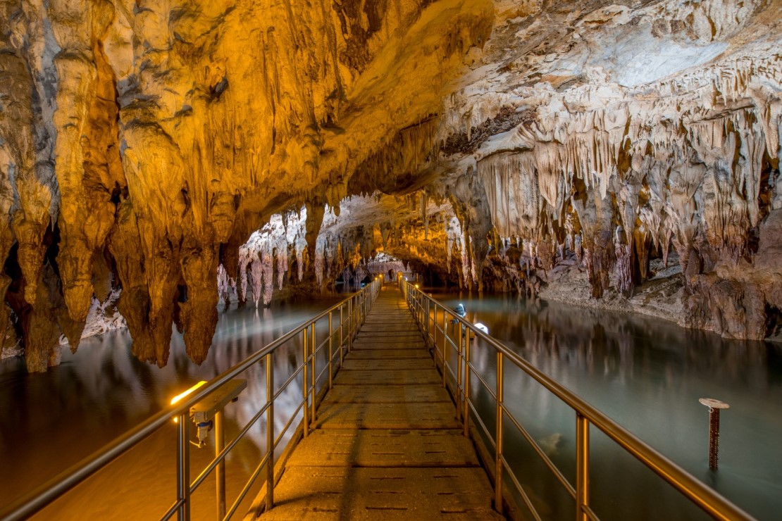 Σπήλαιο Αγγίτη